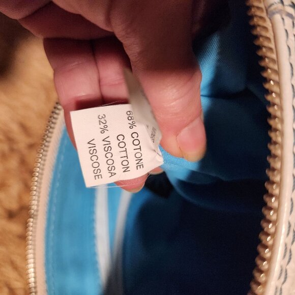 Gabs Made In Italy Genuine Leather Tote With Blue Interior & Adjustable Strap - Picture 4 of 7